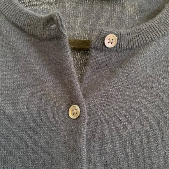 Everlane Cropped Cashmere Cardigan in Navy Blue, Size XXL - Picture 2 of 7